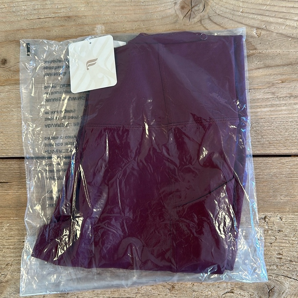 NWT- Fabletics PureLuxe High-Waisted Pocket 7/8 Leggings -MERLOT (24” Inseam) - Picture 7 of 12
